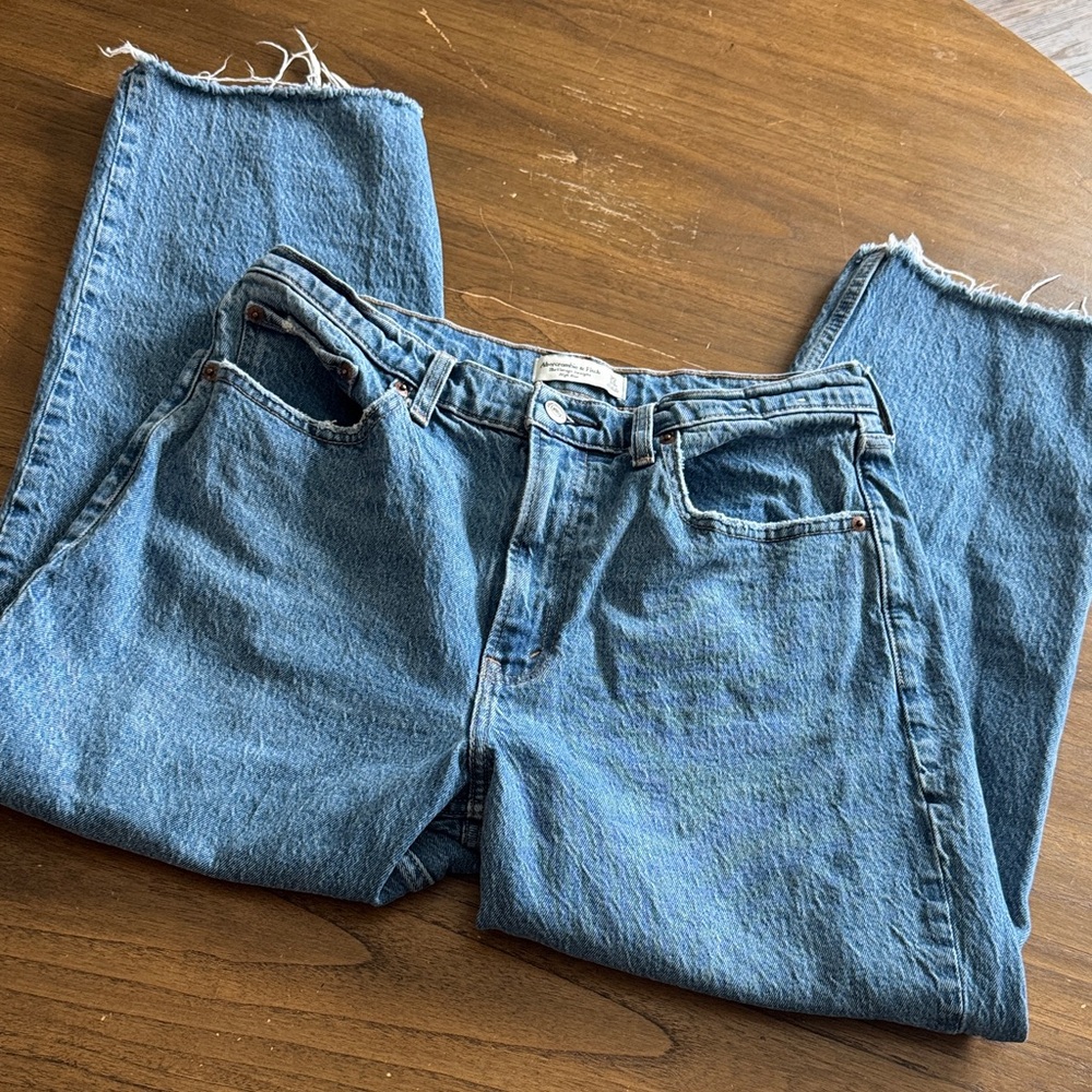 Abercrombie & Fitch the vintage straight high rise Jean